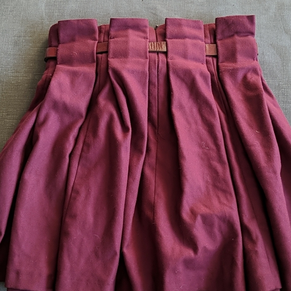 Pleated paper bag waist skirt - Picture 2 of 3